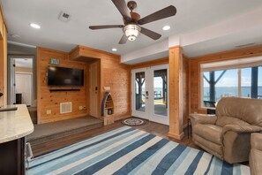 ONHC11D: Sunwatch | LL Den, Deck Access, Wet Bar, Pullout Sleep Sofa