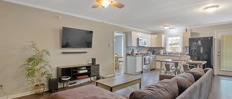 Spacious living room facing kitchen