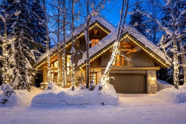 Summit chalet in Winter