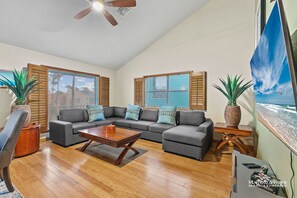 Huge sectional in wide open main level living area, perfect for gathering and lounging around. This is the 2nd level of the home.