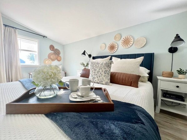 Bedroom | Queen Bed