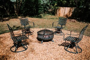 The outdoor fire pit is perfect place for good laughs and warm conversation. 