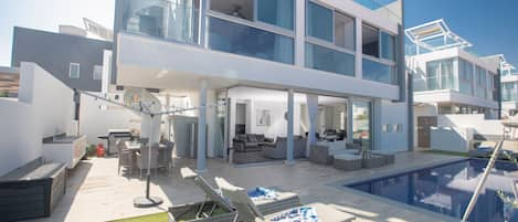 Villa BP6, 3BDR Protaras Villa, Walking Distance to the Beaches and Amenities