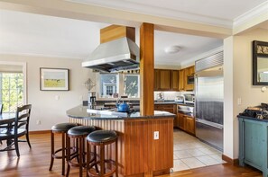 Breakfast nook
