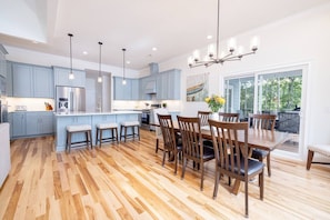 Kitchen/ Dining