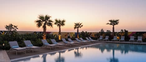 Infinity pool