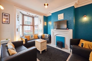 George House, Whitby - Host & Stay