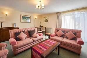 Grange Cottage, Belford - Host & Stay