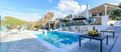 Breathtaking Shared pool area