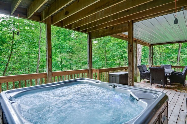 Outdoor spa tub
