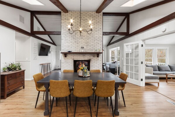 Dining/gathering room! Flows into both the Four Seasons Room and Kitchen! 