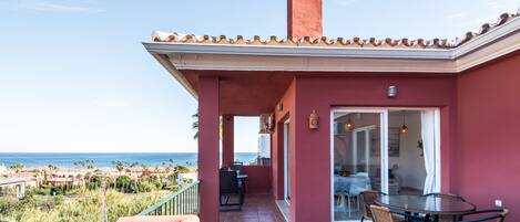 Top floor apartment with Sea View