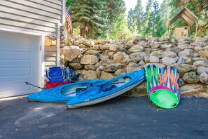 Cabin at the Creek is stocked with amenities. From kayaks to snow sleds, we've got you covered!