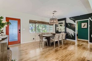 DiningRoom