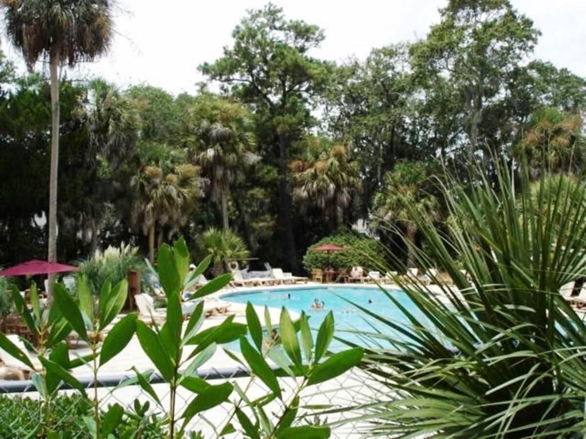 Home on Golf course Gated Community Beachwalk away