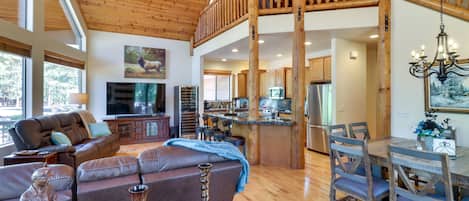 Pinetop Vacation Rental | 3BR | 2.5BA | 2,133 Sq Ft | Stairs Required