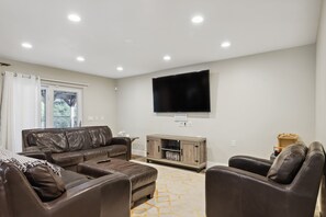 Living Room | 1st Floor | Smart TV | A/C & Heating Units