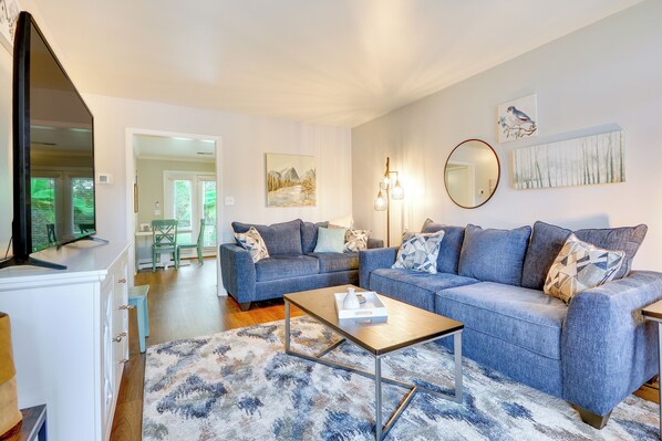 High Point Vacation Rental | 2BR | 1BA | 1 Step to Access | 850 Sq Ft