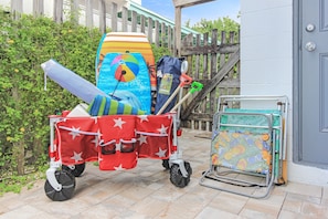 Beach gear and wagon is provided for you to enjoy the beach a few blocks away at the end of the road
