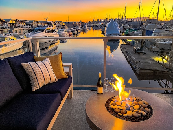 Welcome to Sailor's View! A bottle of wine at dusk around the fire table as the downtown Vancouver skyline lights up, is a great way to end any day.