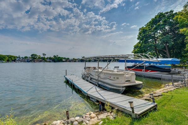 Oconomowoc Vacation Rental | 2BR | 1BA | 700 Sq Ft | Step-Free Access