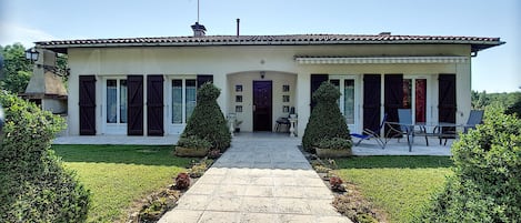 House from gateway on street