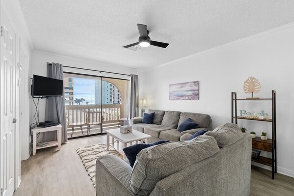 Welcome to Las Palmas 221!
