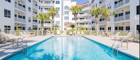 Palm Beach outdoor pool