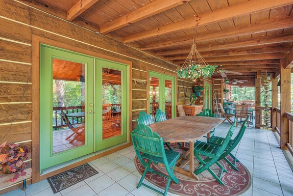 Blue Ridge Vacation Rental | 4BR | 3.5BA | 3,100 Sq Ft | Stairs Required