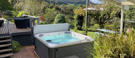 Outdoor spa tub