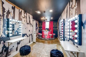 Step into this chic beauty lounge, perfect for bachelorette parties! Enjoy glamorous make-up stations and a cozy bar for cocktails and fun with friends. Elevate your Nashville getaway with luxury and laughter—make unforgettable memories!