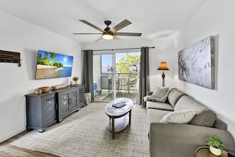 Fabulous central location! Walk to restaurants, grocery store, and many beaches.