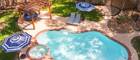 Cool off in the pool, layout to get some sun, or relax in the spa. Your private Texas oasis awaits you!