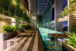 Piscina a sfioro
