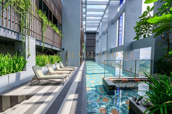Piscina a sfioro
