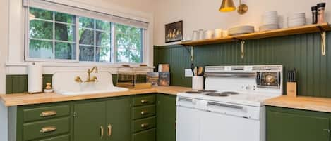 we love our vintage kitchen