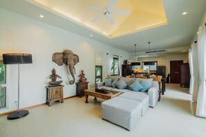 Ivory Pool Villa, Dreamy Villa With Sparkling Pool (2737)