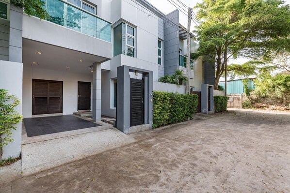 Trixie Town House 2 With Private Pool (686)
