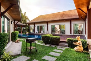 Emerald Pool Villa, Lush Villa On A Sunny Island (797)