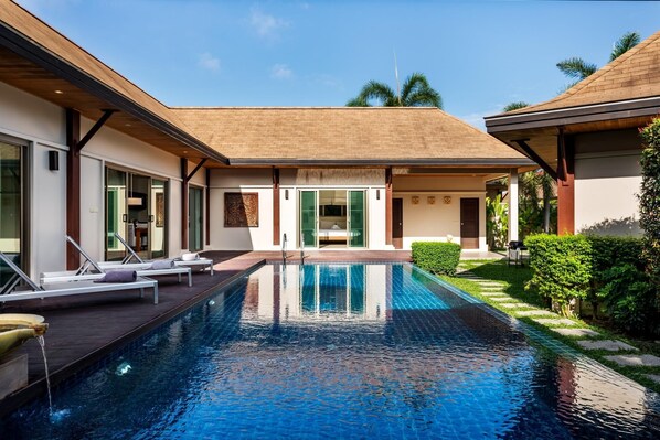 Emerald Pool Villa, Lush Villa On A Sunny Island (789)