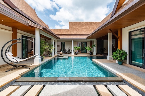 Champagne Pool Villa (726)