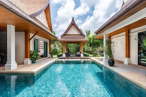 Champagne Pool Villa (756)