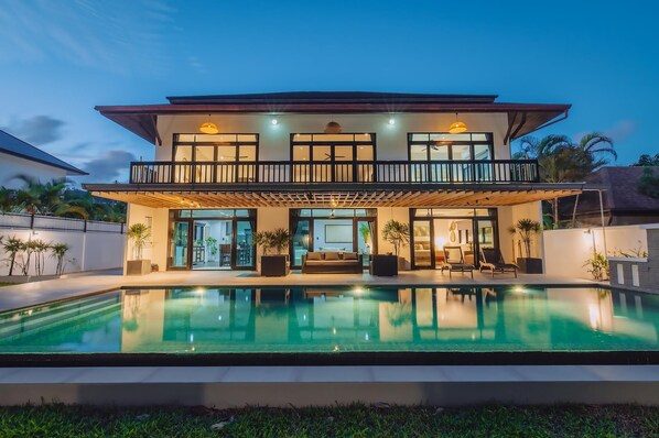 Eden Villa, A Tropical Paradise Pool Villa (2260)