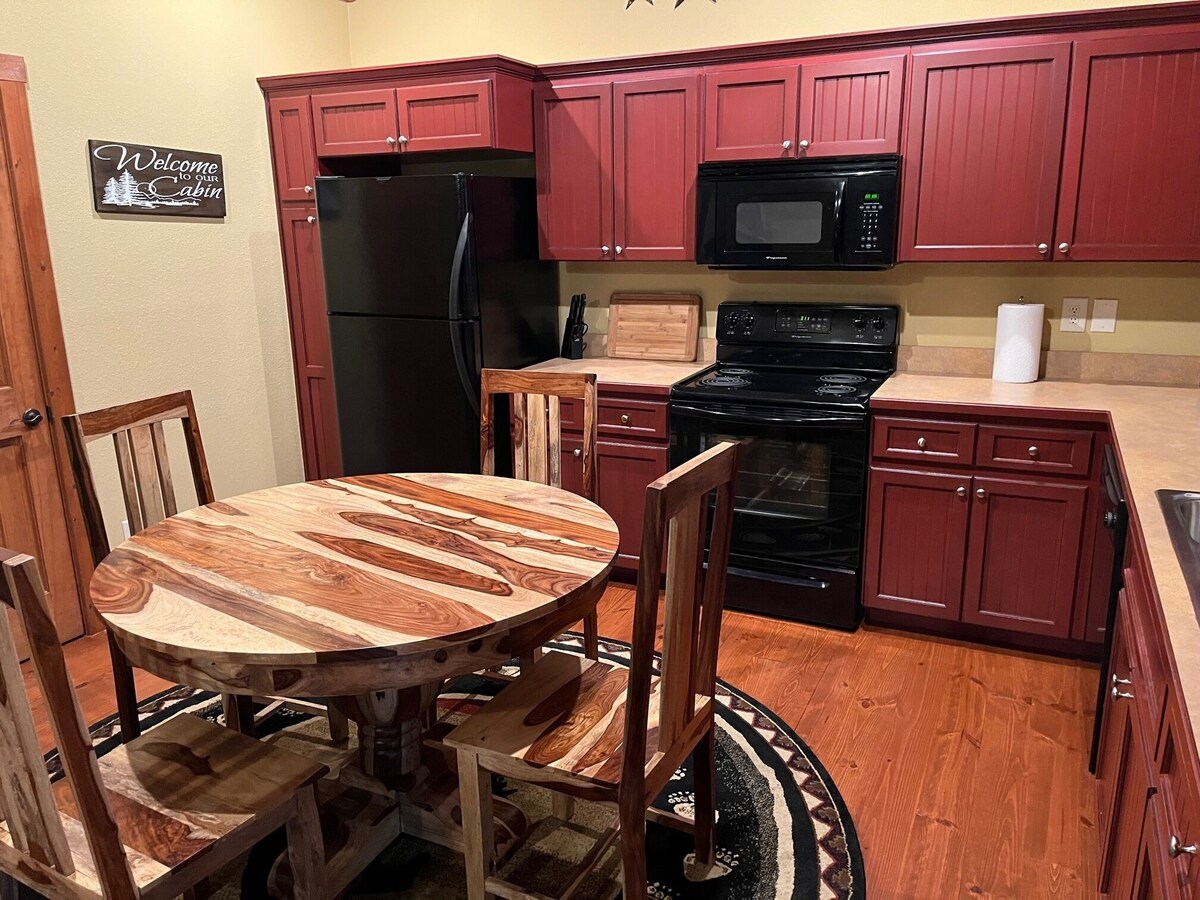 2 Bedroom 1 Bath Hayesville Cabin