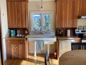 Authentic farm sink with large cutting board