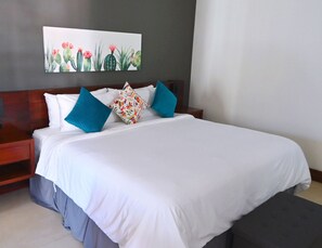 Middle Suite King Size Bed