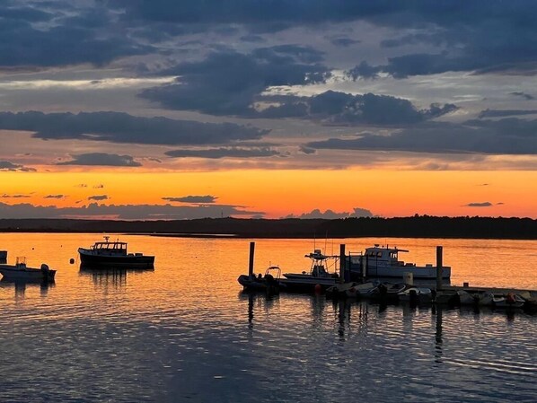 Scarborough Marsh - 3 min walk. Beautiful sunsets!