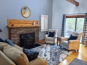 Kiving Room from front door entrance.