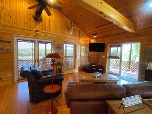 Spacious living room in cabin#1