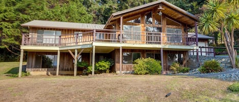 Gold Beach Vacation Rental | 3BR | 2BA | Stairs Required | 1,600 Sq Ft